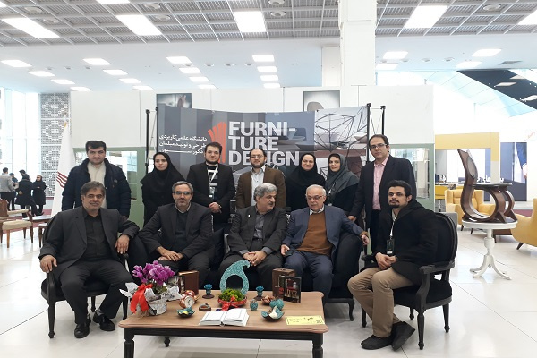 نمایش توانمندی ها، مهارت های دانشجویی و تقویت روحیه خودباوری  جهت  ورود به عرصه اشتغال یکی از دغدغه های مهم  واصلی جامعه امروز هست