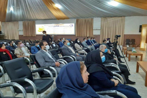 گردهمایی فعالان صنعت کیف و کفش با دبیر کارگروه ساماندهی مد و لباس کشور در دانشگاه جامع علمی کاربردی استان تهران غرب برگزار شد