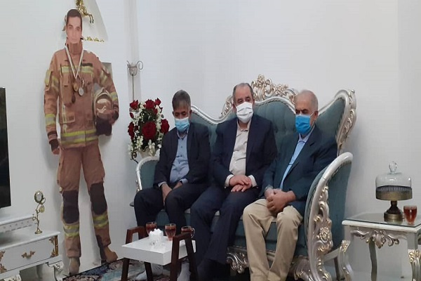 دیدار مسئولین دانشگاه جامع علمی کاربردی  با خانواده دانشجوی شهید آتش نشان