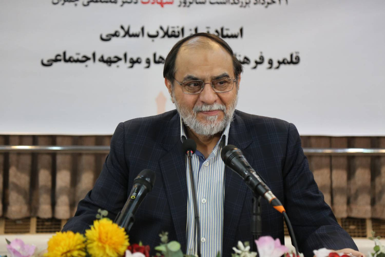 عضو شورای عالی انقلاب فرهنگی: یک بعد شهید چمران در آموزش علمی کاربردی و فنی است و یک بعد در استادی و آموزگاری انسانیت است