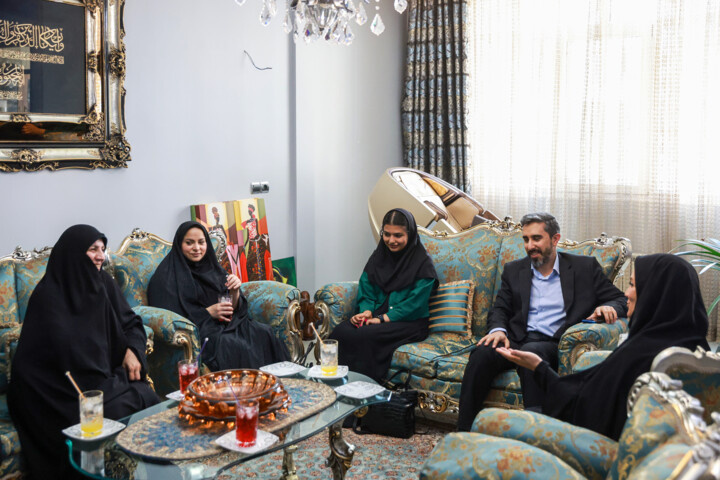 تجلیل دانشکده علمی کاربردی خبر از خانواده شهید صارمی