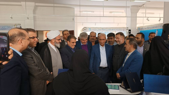 بازدید دستیار اجتماعی رئیس جمهور از نمایشگاه دستاوردهای سیزدهمین جشنواره حرکت دانشگاه جامع علمی کاربردی