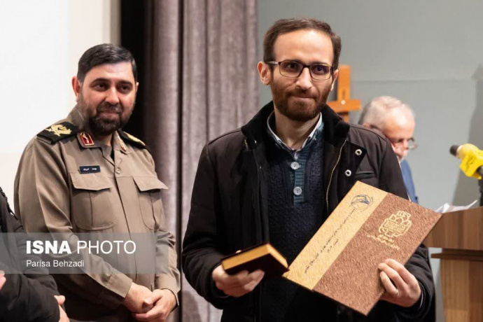 افتخارآفرینی دانشجوی دانشگاه جامع علمی کاربردی در بیست و دومین جایزه کتاب سال دفاع مقدس