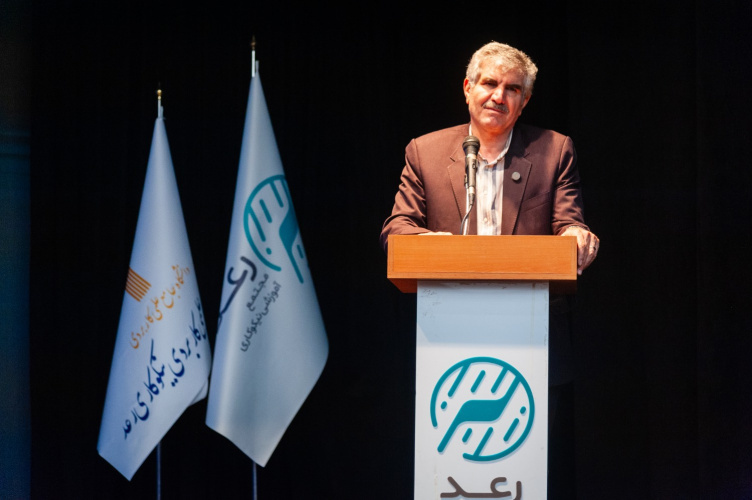 دانشجوی دانشگاه جامع علمی کاربردی در حوزه های علمی و فرهنگی حرف برای گفتن دارد و صاحب خلاقیت و نوآوری است